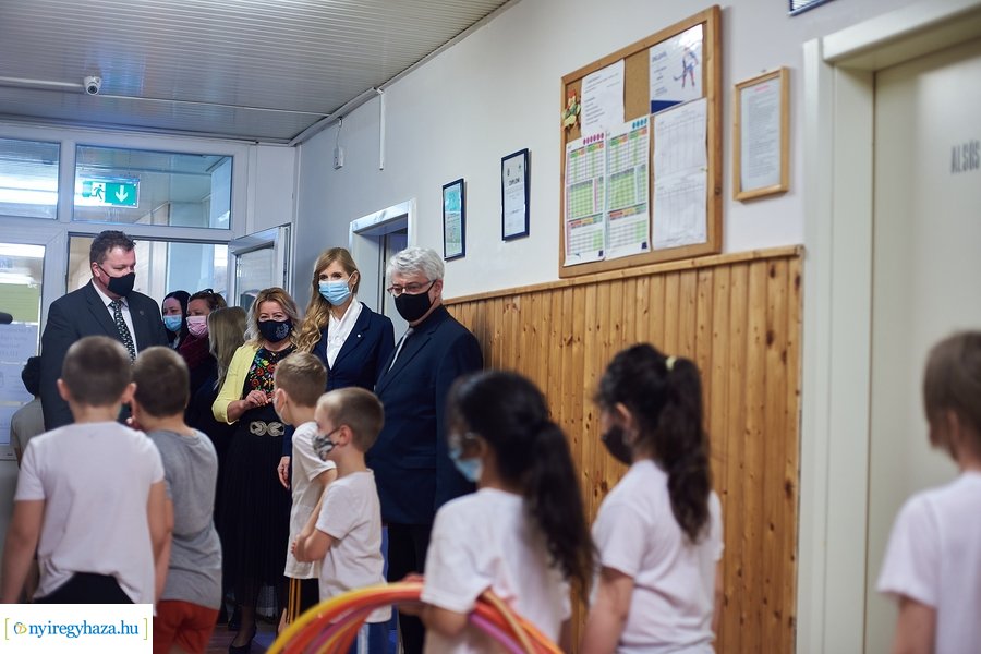 Dr Szabó Tünde látogatása a Móricz iskolában