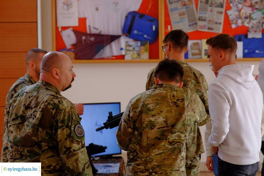 Dr. Ruszin-Szendi Romulusz előadása az egyetemen 20230413