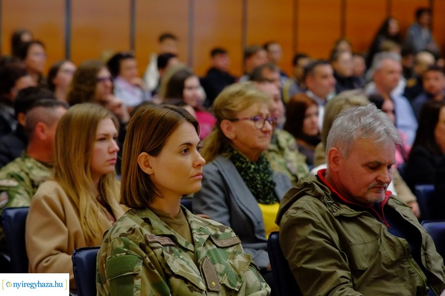 Dr. Ruszin-Szendi Romulusz előadása az egyetemen 20230413