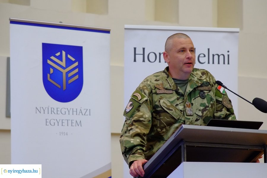 Dr. Ruszin-Szendi Romulusz előadása az egyetemen 20230413