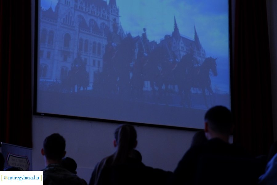 Dr. Ruszin-Szendi Romulusz előadása az egyetemen 20230413