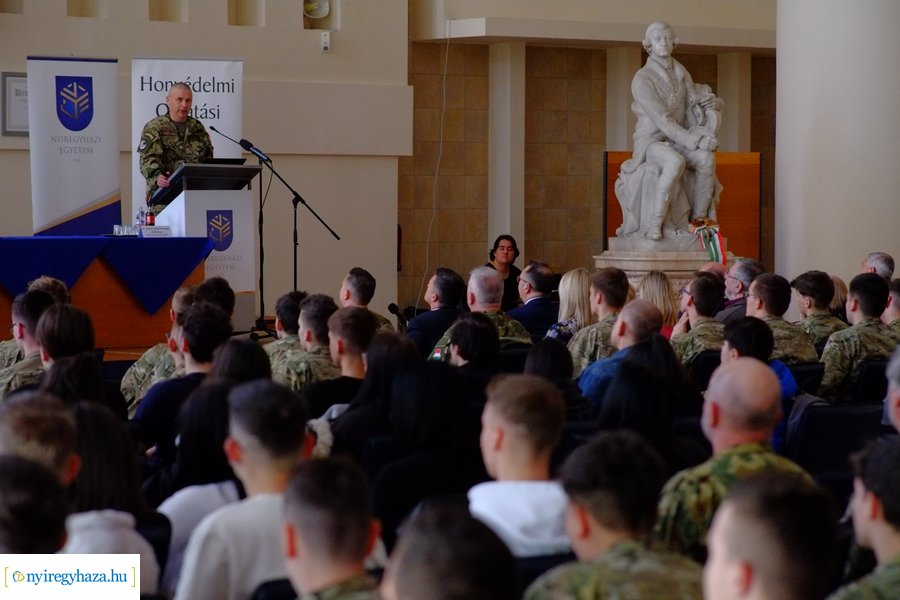 Dr. Ruszin-Szendi Romulusz előadása az egyetemen 20230413