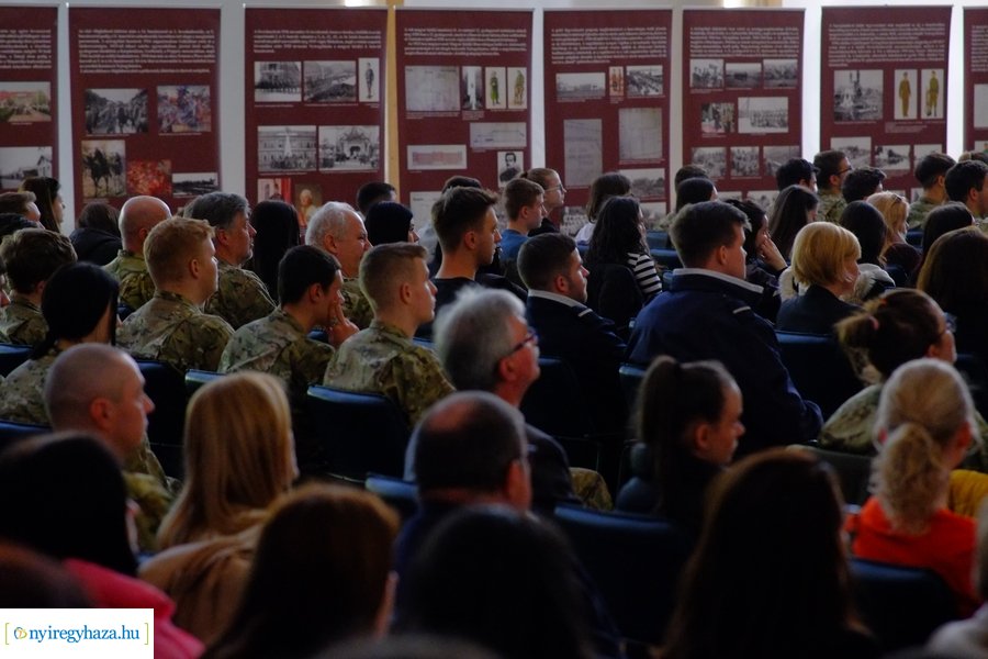 Dr. Ruszin-Szendi Romulusz előadása az egyetemen 20230413