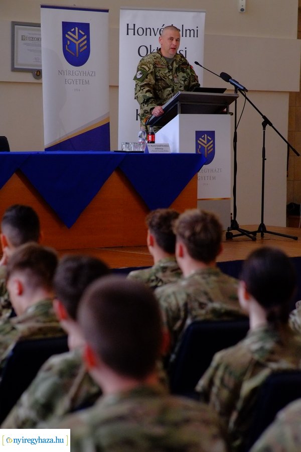 Dr. Ruszin-Szendi Romulusz előadása az egyetemen 20230413