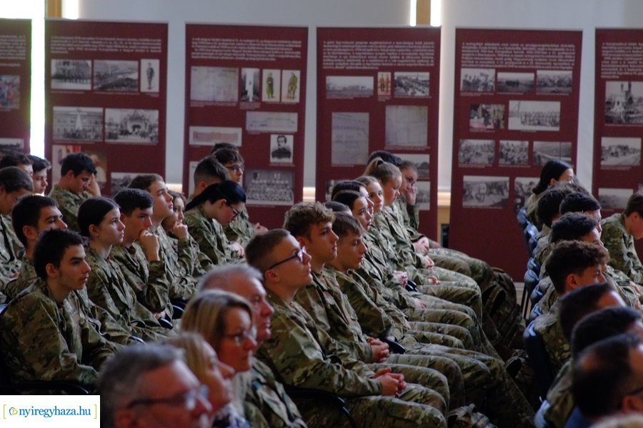 Dr. Ruszin-Szendi Romulusz előadása az egyetemen 20230413