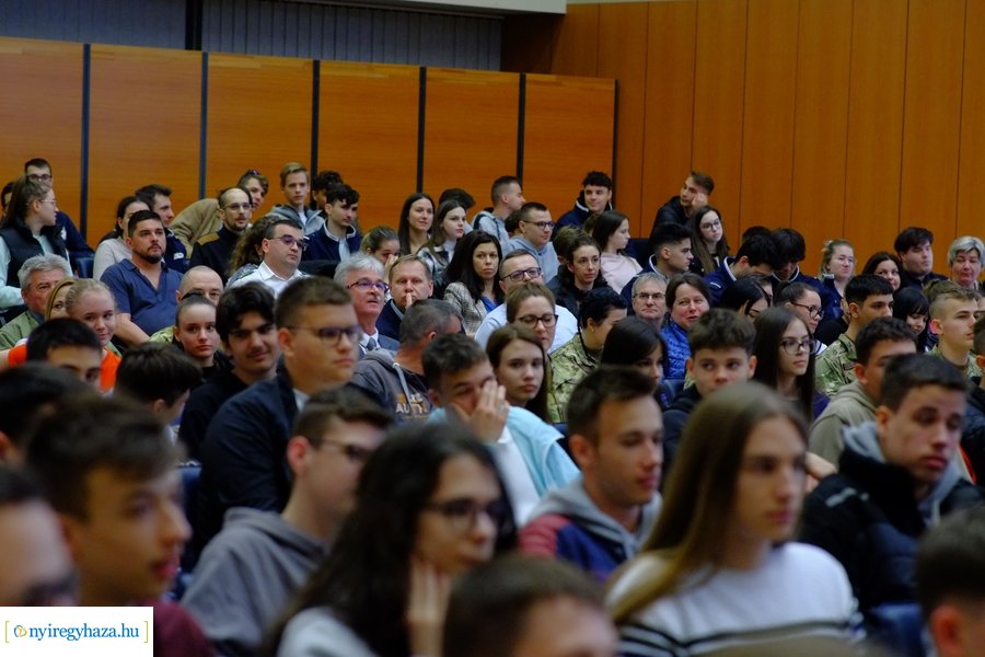 Dr. Ruszin-Szendi Romulusz előadása az egyetemen 20230413