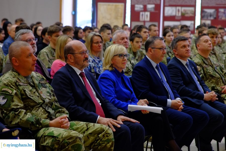 Dr. Ruszin-Szendi Romulusz előadása az egyetemen 20230413