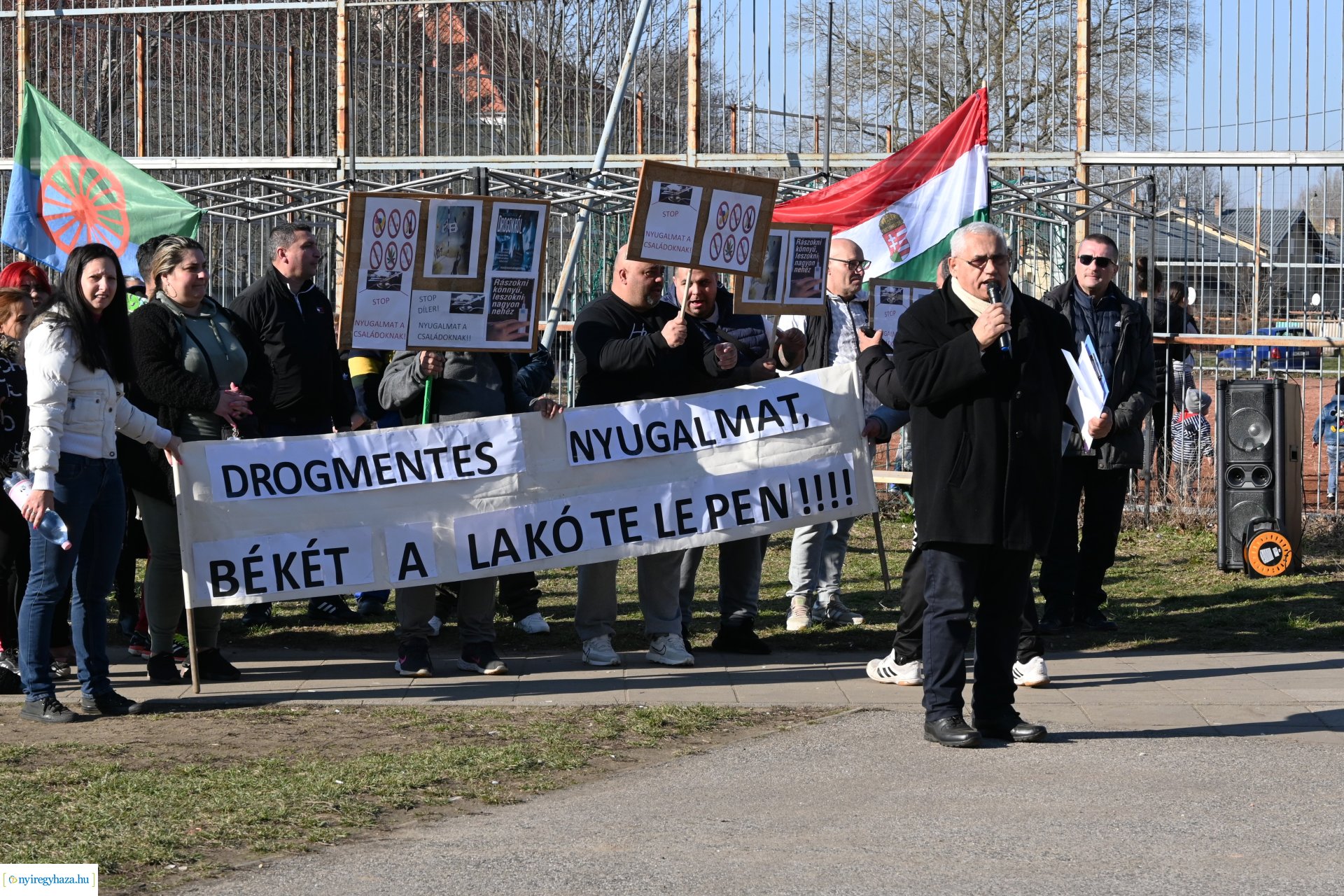 Drogellenes felvonulás a Huszártelepen