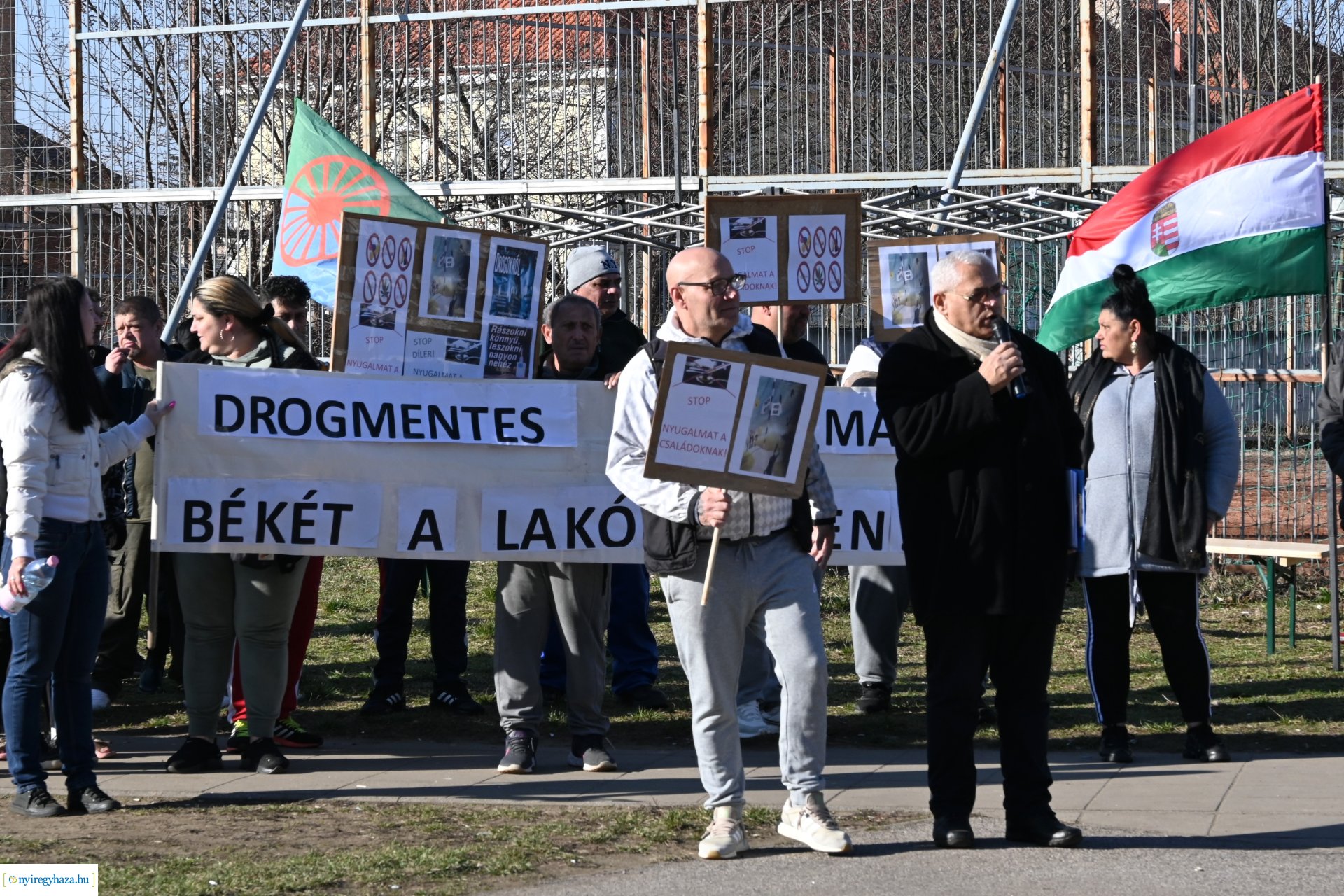 Drogellenes felvonulás a Huszártelepen