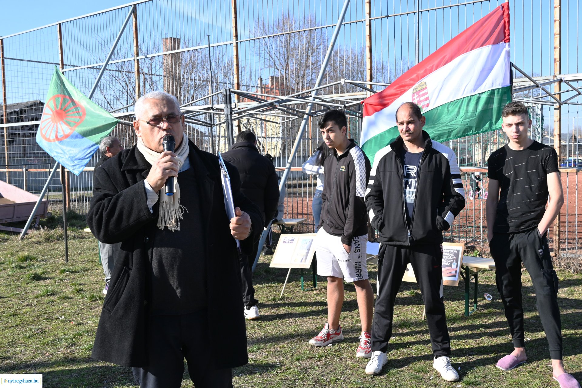 Drogellenes felvonulás a Huszártelepen