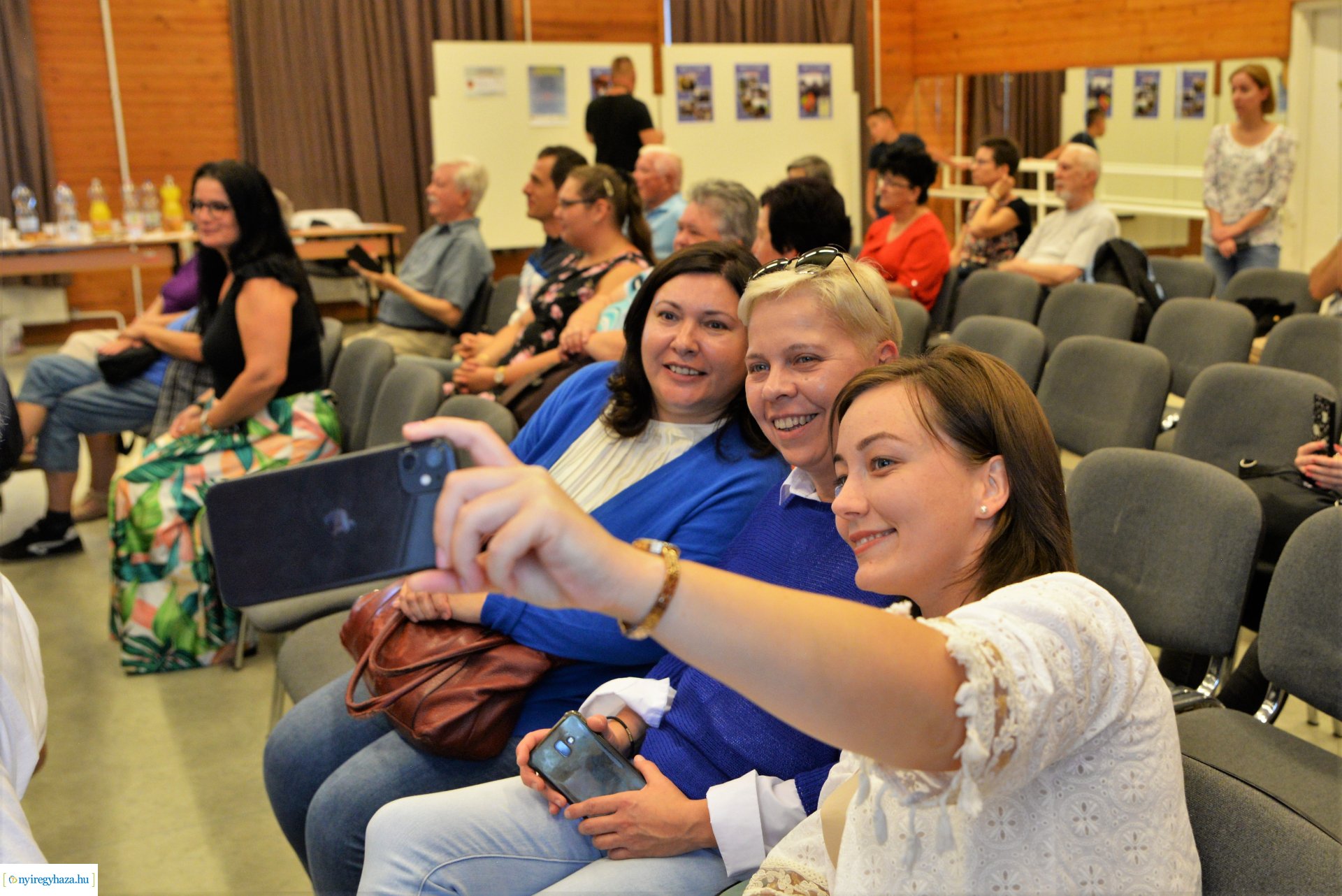 E-antológia bemutató, filmszemle megnyitó a Városmajori Művelődési Házban