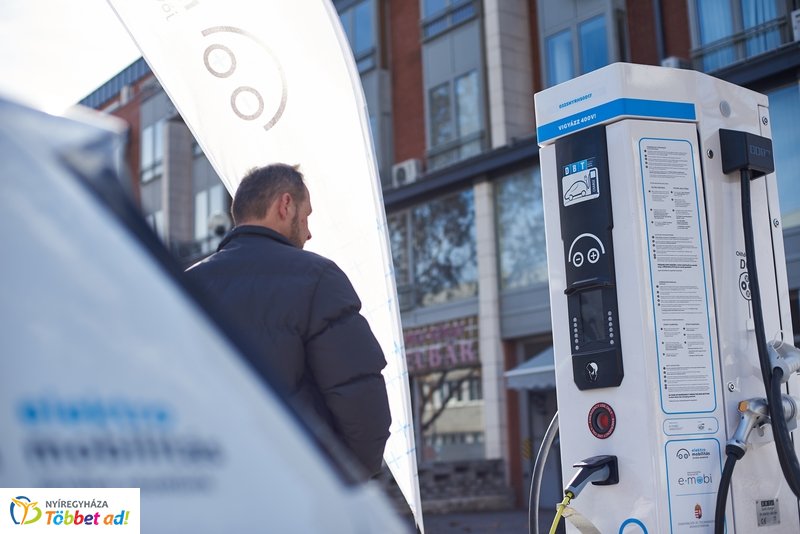 E-töltőállomás átadó