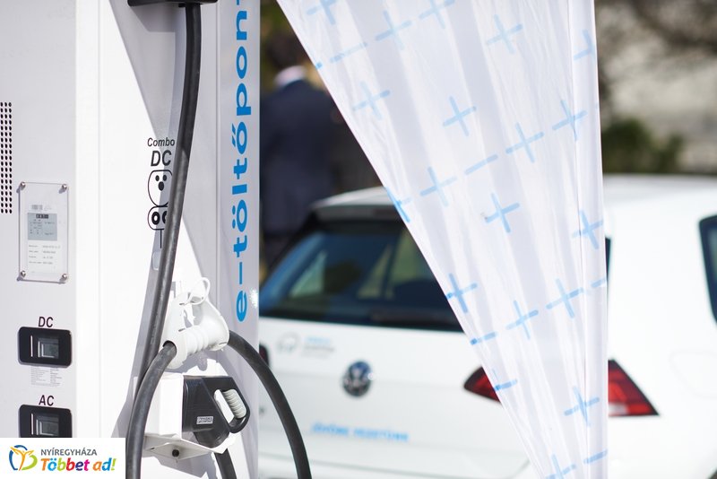 E-töltőállomás átadó