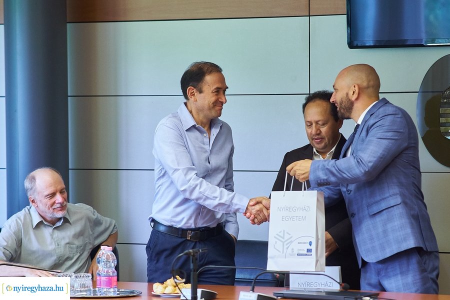 Ecuadori vendégek az egyetemen