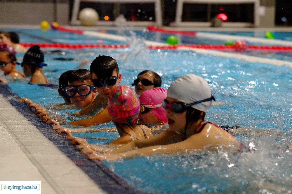 Edzések az Eissmann Városi Uszodában