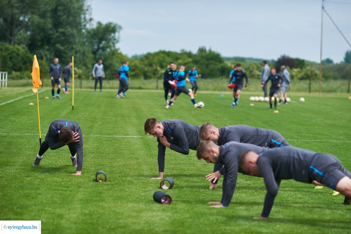 Edzőközpont - sajtótájékoztató