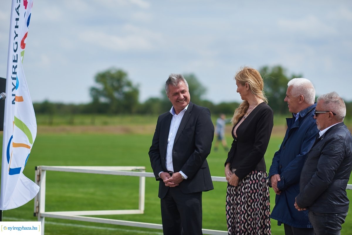 Edzőközpont - sajtótájékoztató