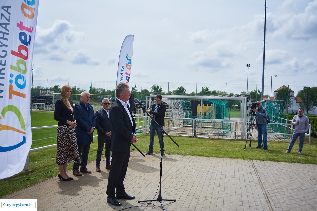 Edzőközpont - sajtótájékoztató