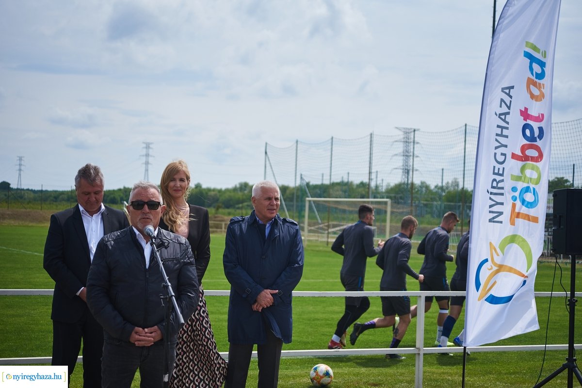 Edzőközpont - sajtótájékoztató