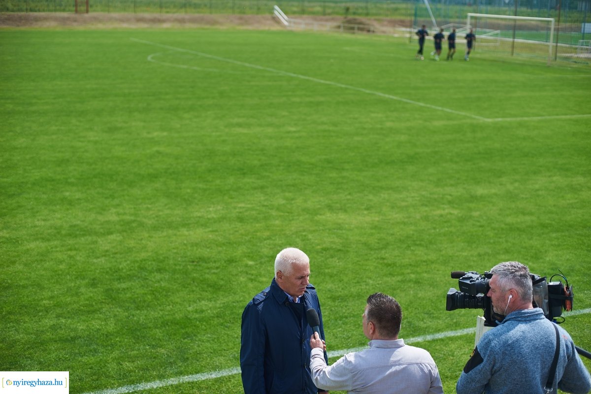 Edzőközpont - sajtótájékoztató