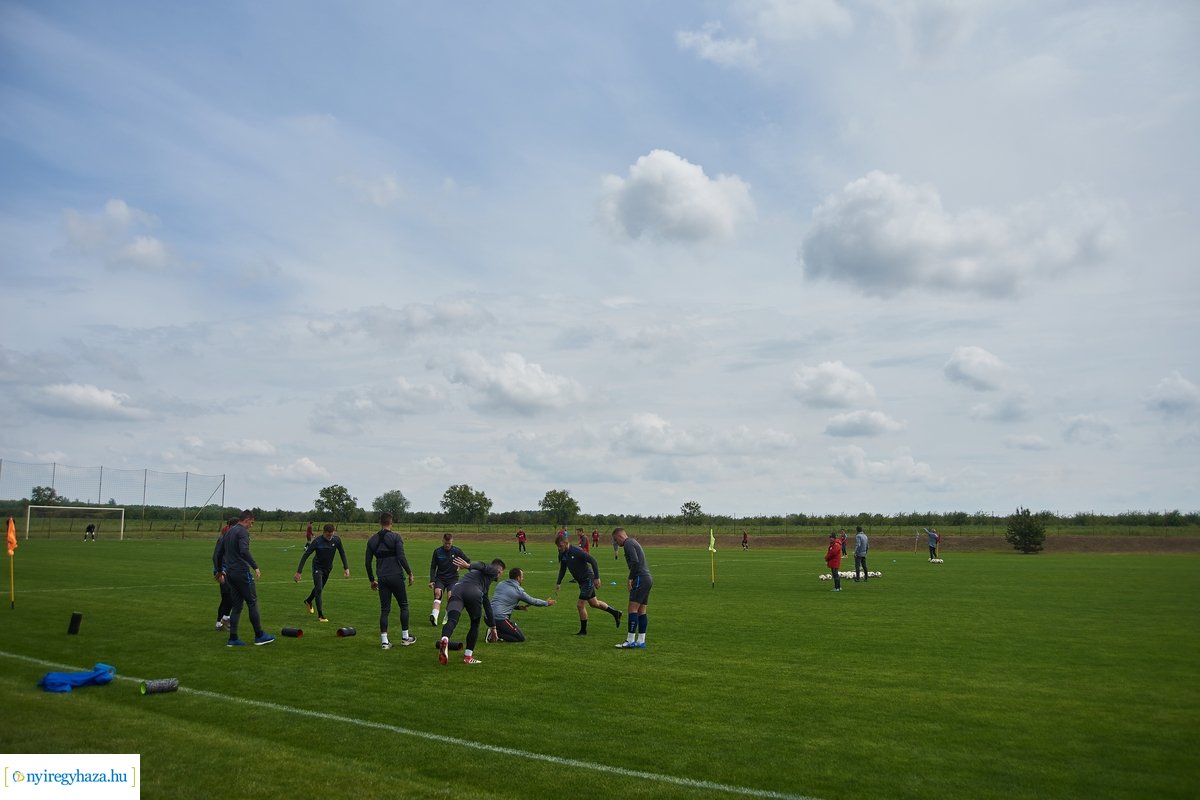 Edzőközpont - sajtótájékoztató