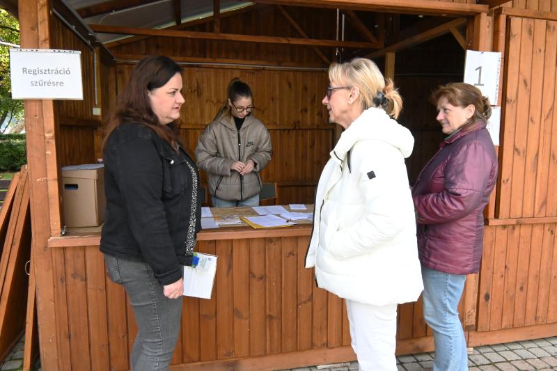 Egészségügyi szűrővizsgálat a Kossuth téren