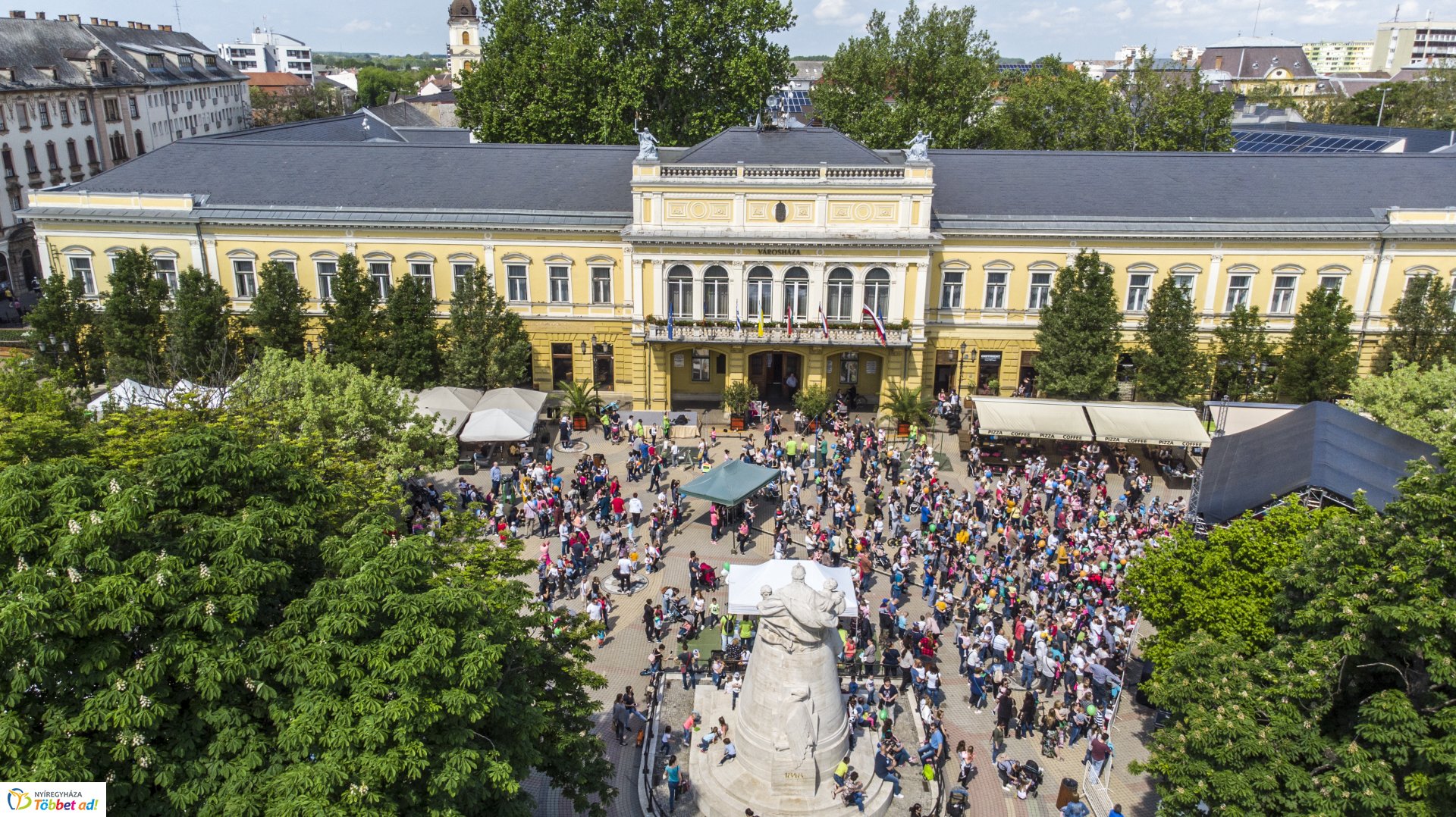 Égi szemle a Városnap felett 