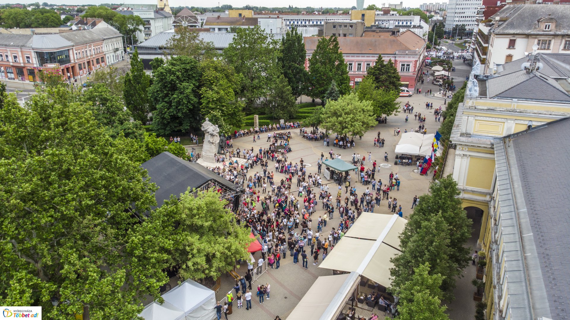 Égi szemle a Városnap felett 
