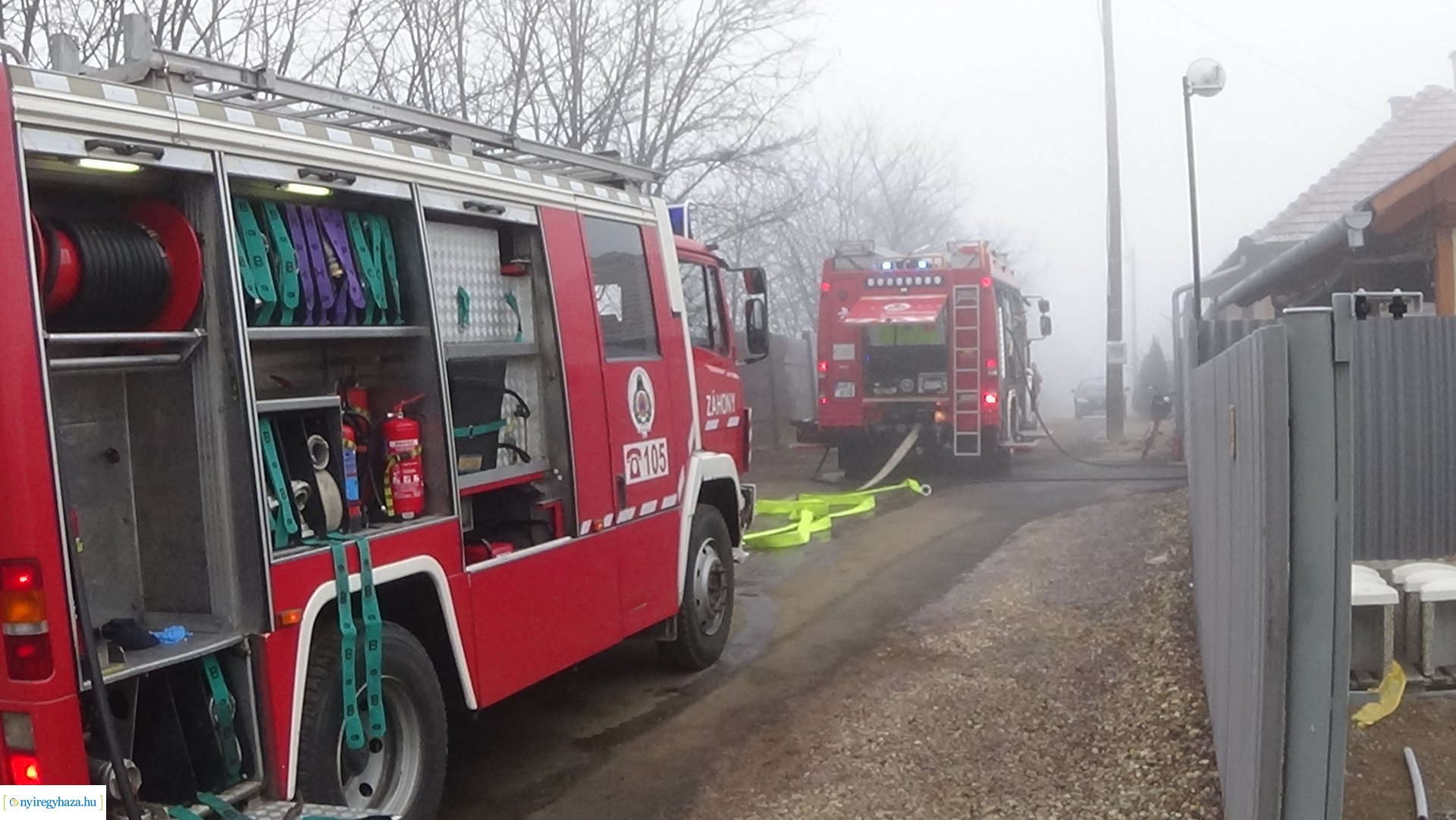 Egy családi ház tetőszerkezete égett Kistelekiszőlőn
