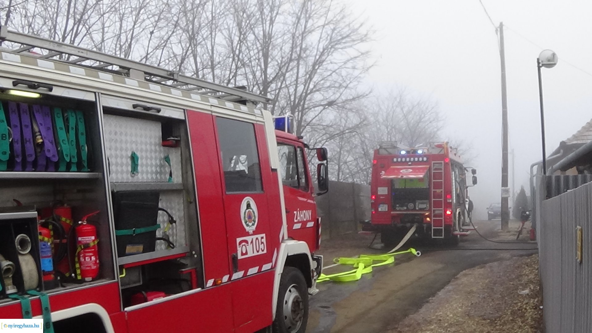 Egy családi ház tetőszerkezete égett Kistelekiszőlőn