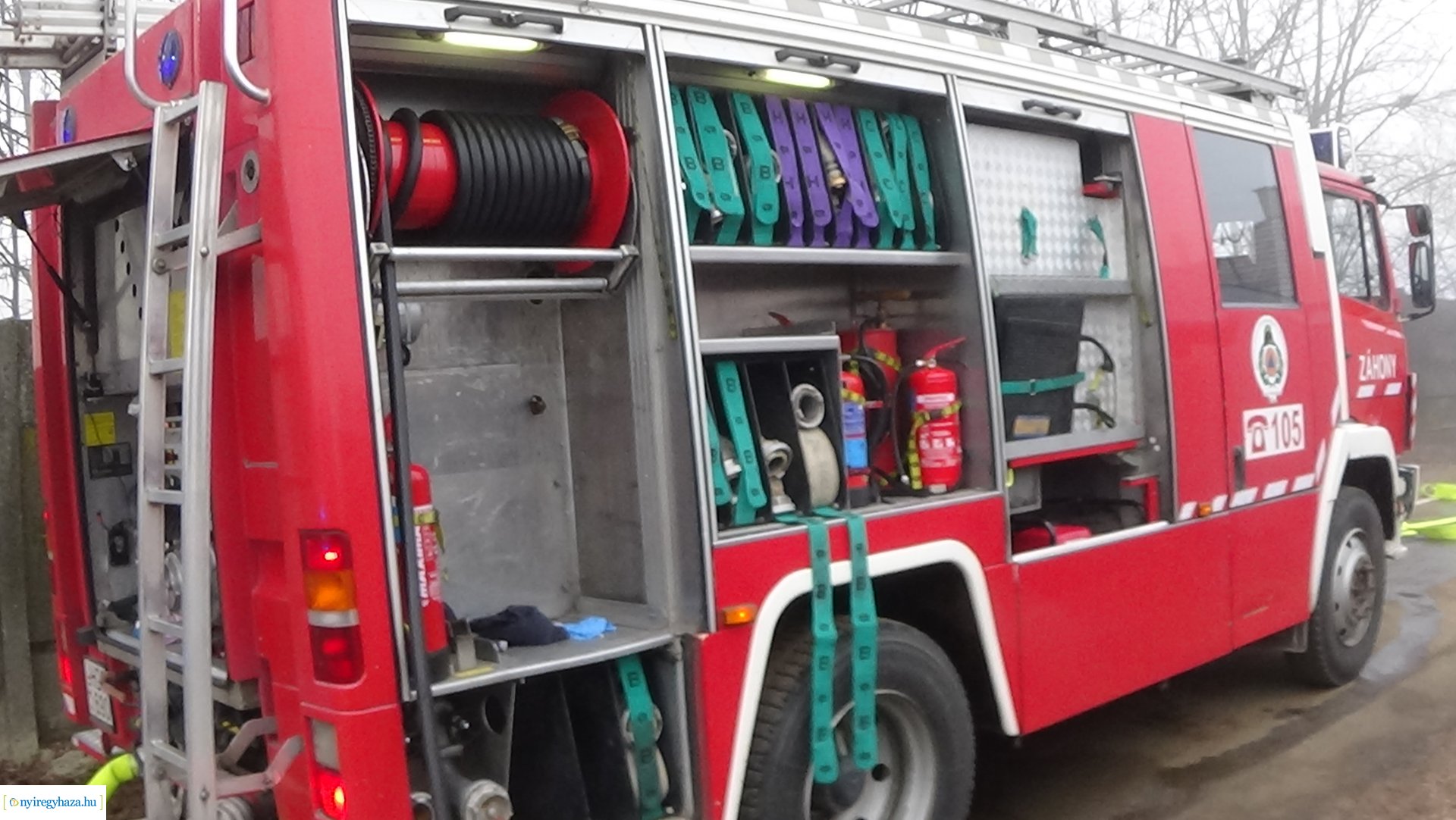 Egy családi ház tetőszerkezete égett Kistelekiszőlőn