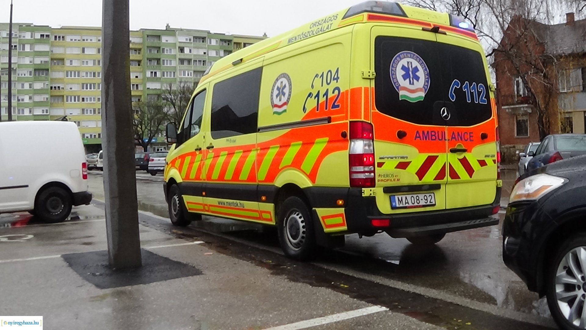 Egy idős hölgyet ütöttek el tolatás közben