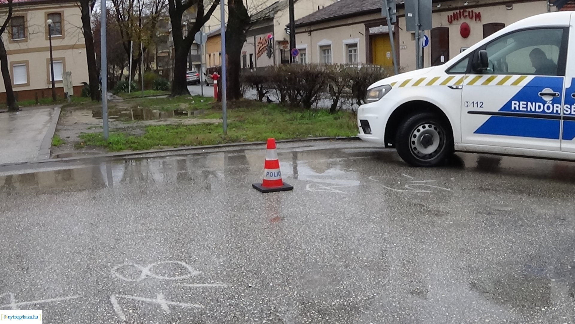 Egy idős hölgyet ütöttek el tolatás közben