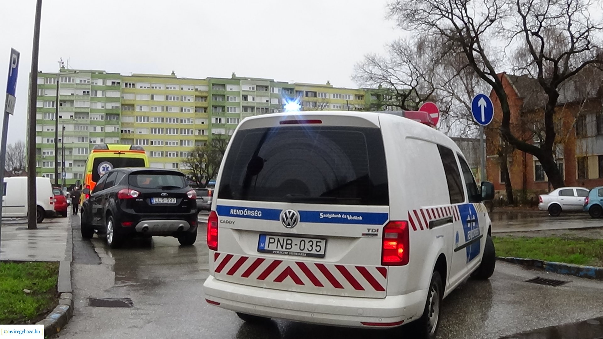 Egy idős hölgyet ütöttek el tolatás közben