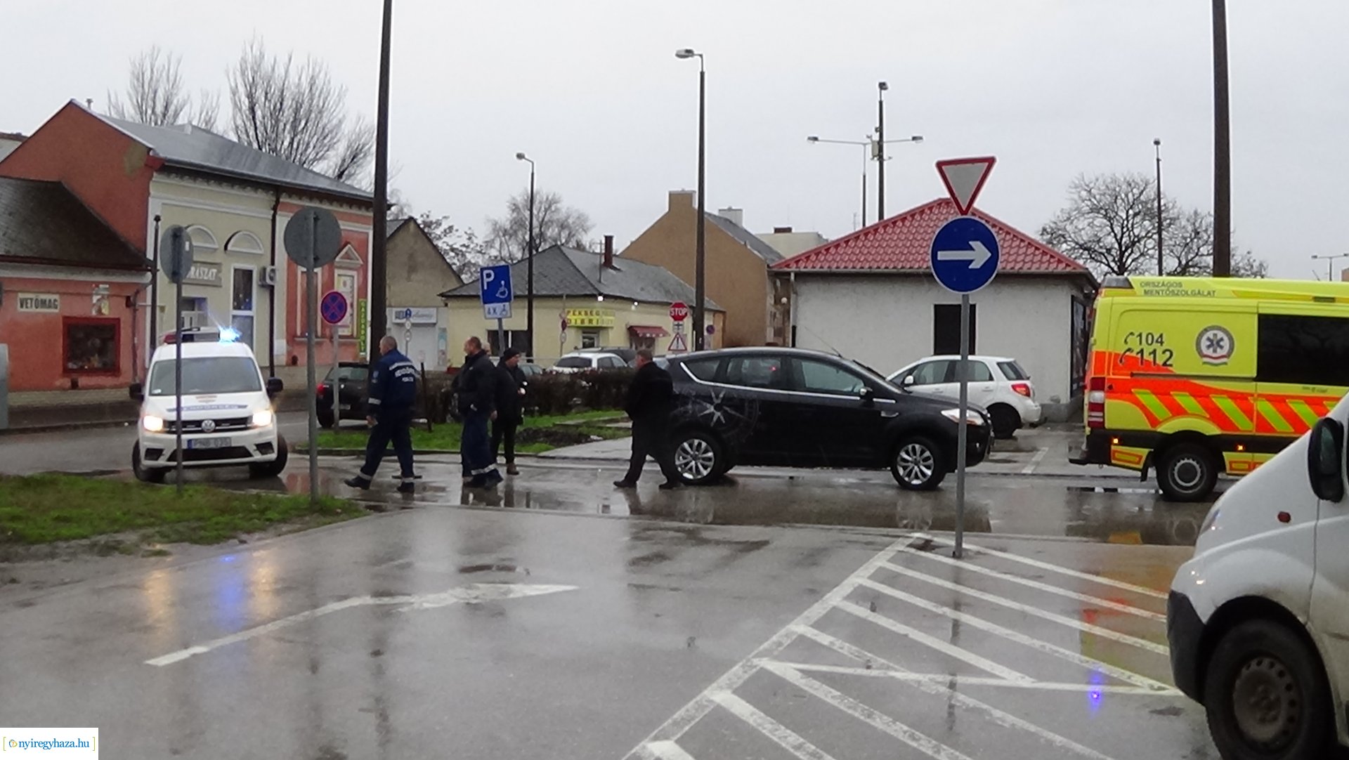 Egy idős hölgyet ütöttek el tolatás közben