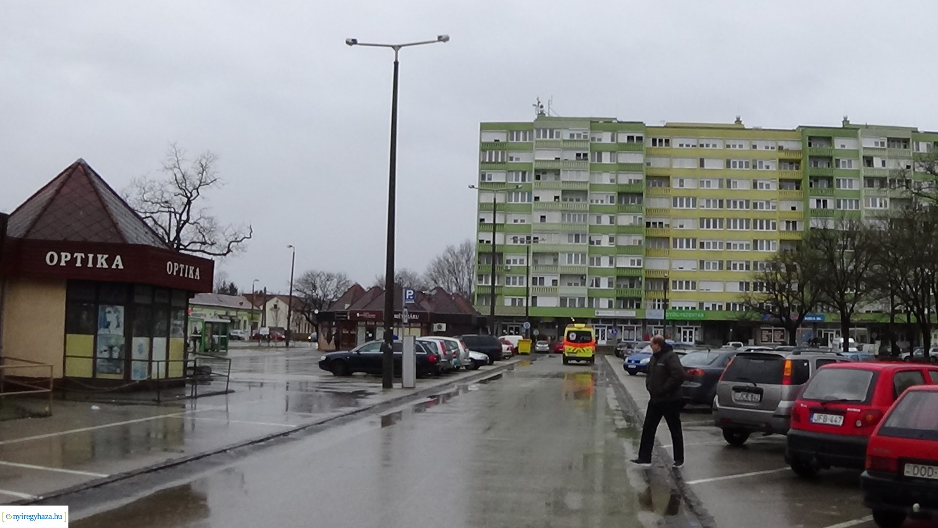 Egy idős hölgyet ütöttek el tolatás közben