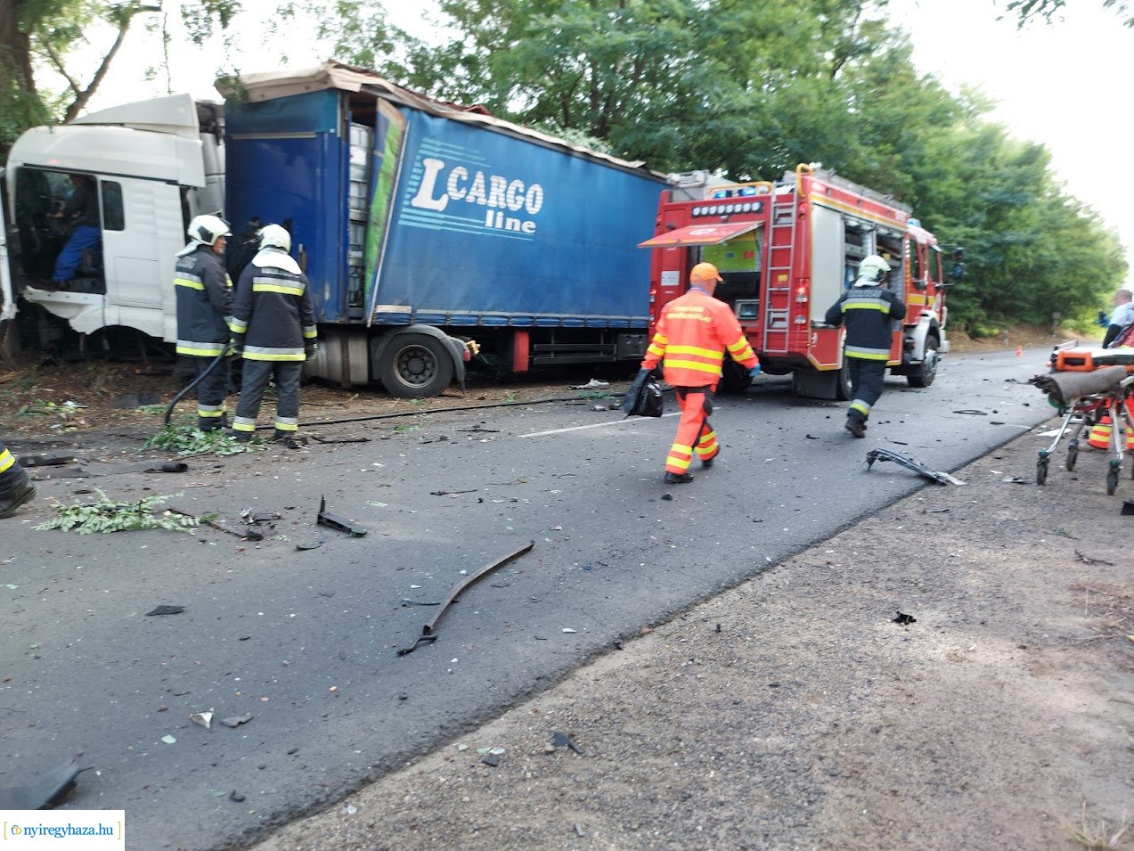 Egy kamion és egy személyautó ütközött pénteken Nagykálló és Nyíregyháza között