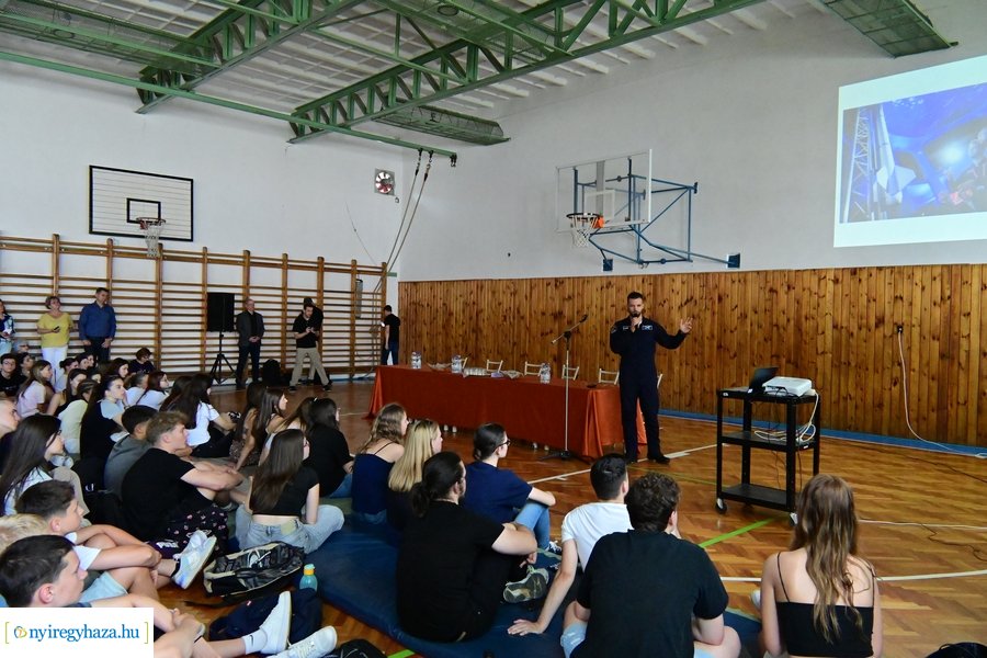 Egy űrhajós Nyíregyházán landolt