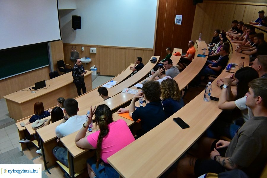 Egyetemi előadás a fenntarthatóság és  a társadalmi felelősségvállalás kérdéseiről