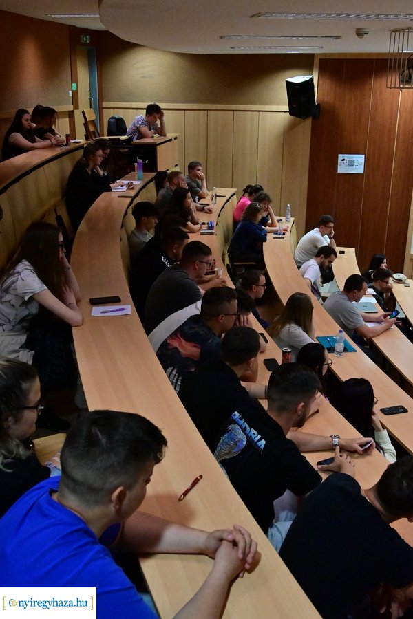 Egyetemi előadás a fenntarthatóság és  a társadalmi felelősségvállalás kérdéseiről