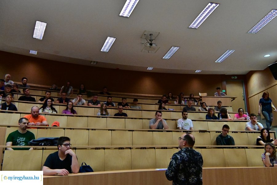 Egyetemi előadás a fenntarthatóság és  a társadalmi felelősségvállalás kérdéseiről