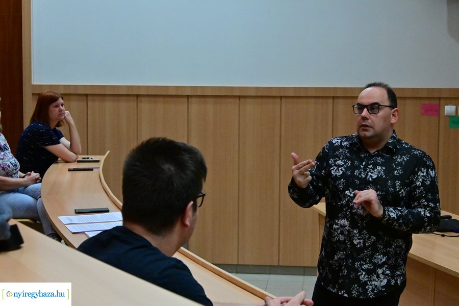 Egyetemi előadás a fenntarthatóság és  a társadalmi felelősségvállalás kérdéseiről