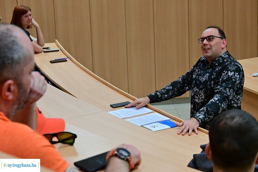 Egyetemi előadás a fenntarthatóság és  a társadalmi felelősségvállalás kérdéseiről