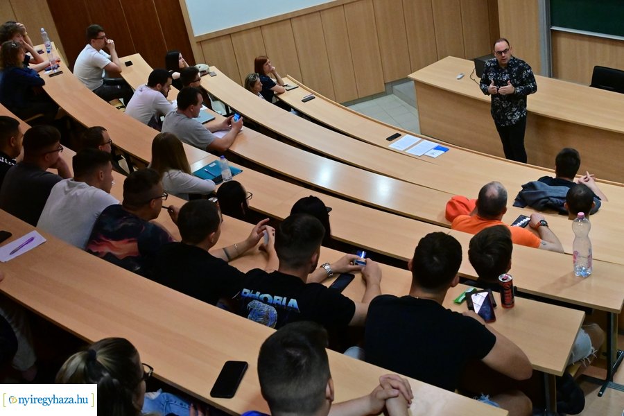 Egyetemi előadás a fenntarthatóság és  a társadalmi felelősségvállalás kérdéseiről