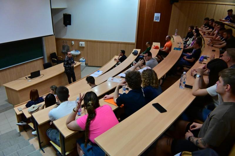 Egyetemi előadás a fenntarthatóság és  a társadalmi felelősségvállalás kérdéseiről
