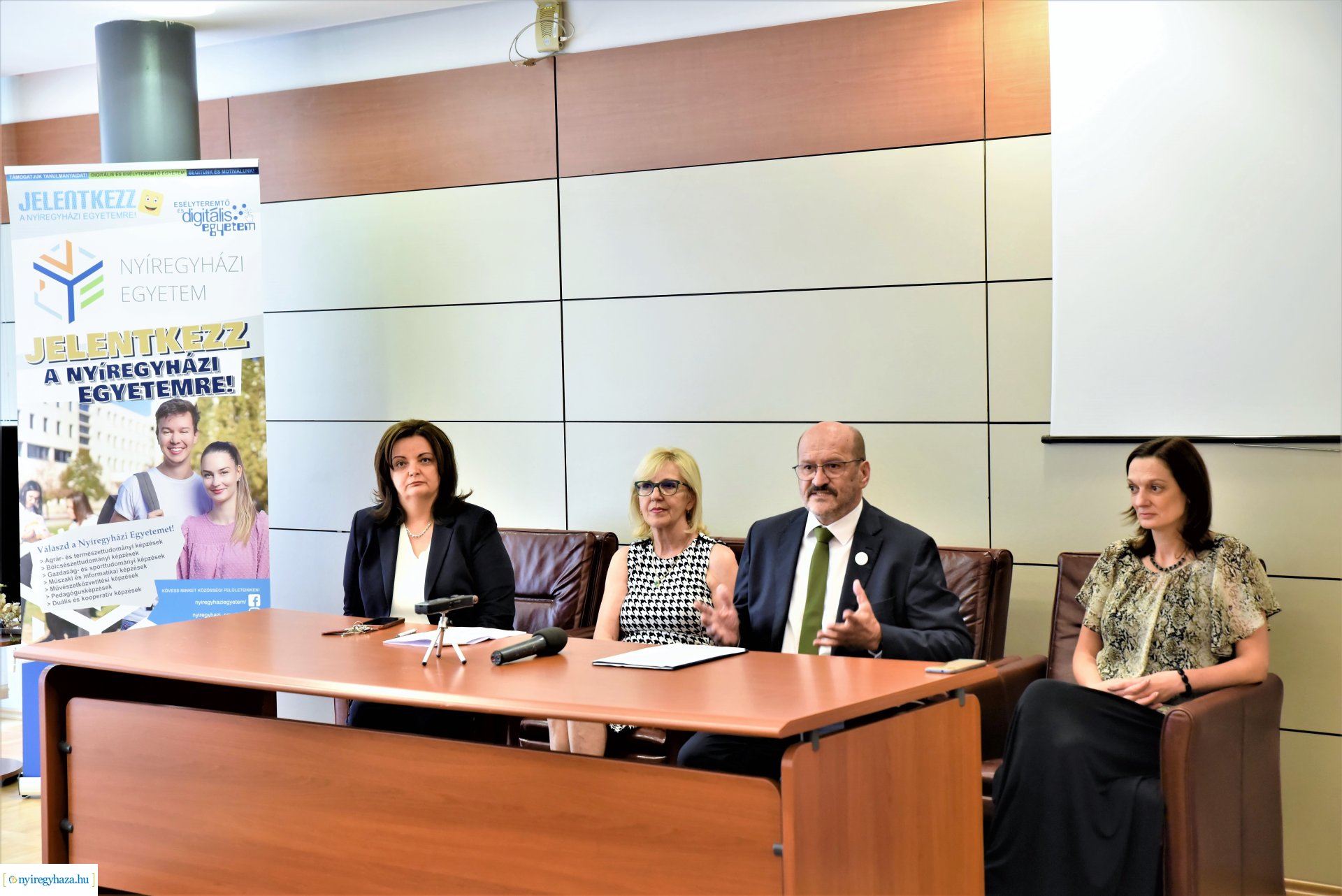 Egyetemi sajtótájékoztató a felvett hallgatók létszámáról