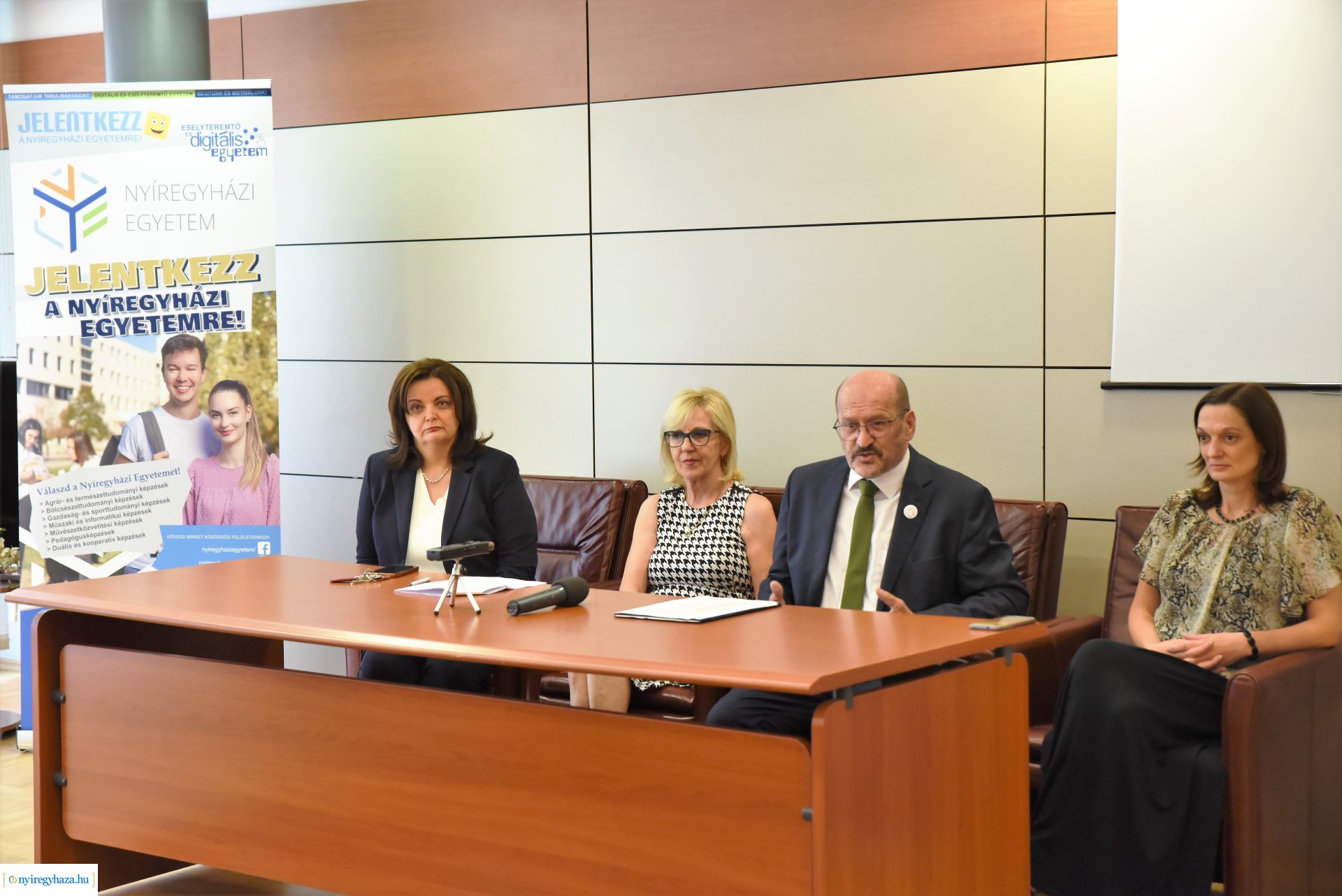 Egyetemi sajtótájékoztató a felvett hallgatók létszámáról