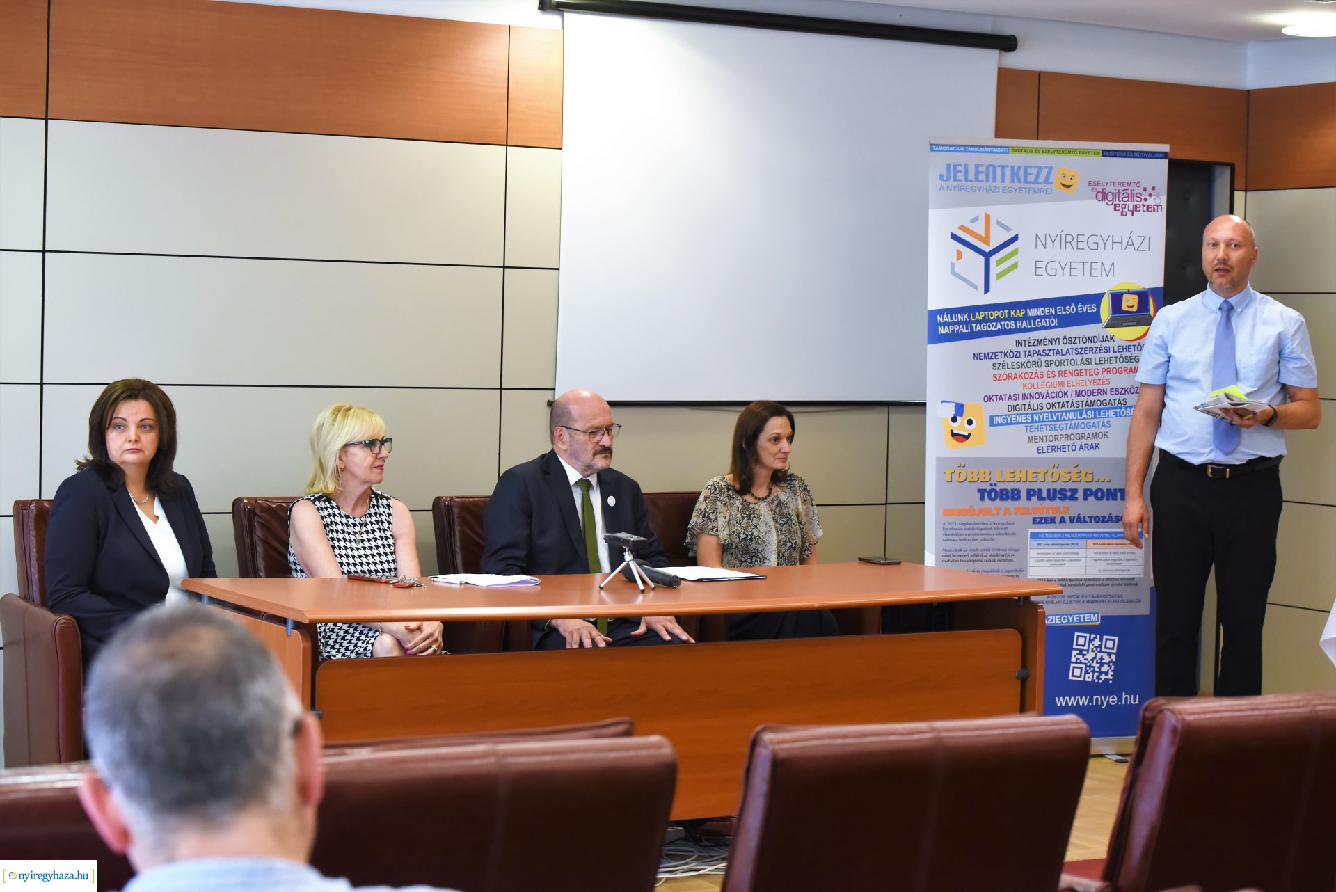 Egyetemi sajtótájékoztató a felvett hallgatók létszámáról