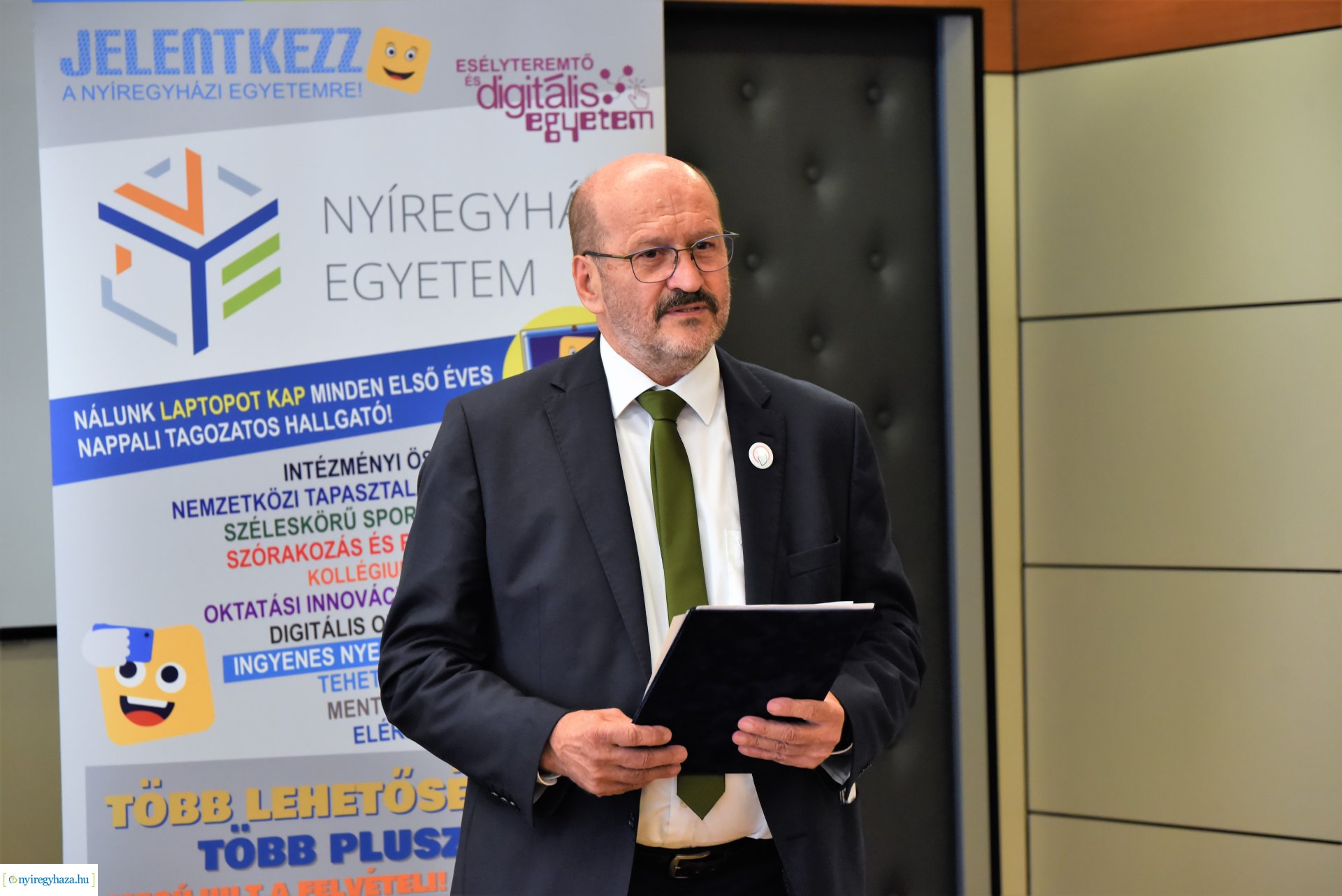 Egyetemi sajtótájékoztató a felvett hallgatók létszámáról