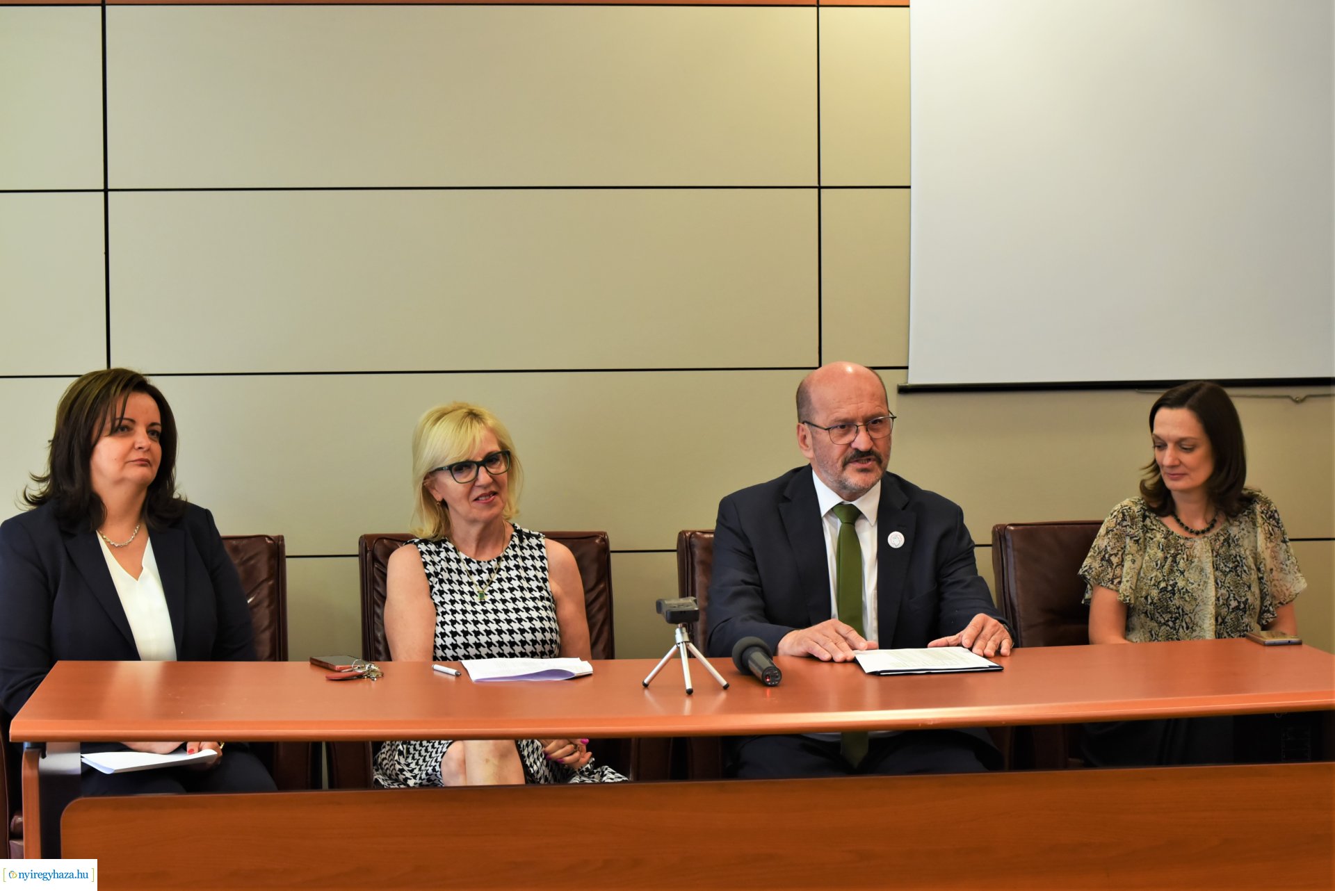 Egyetemi sajtótájékoztató a felvett hallgatók létszámáról